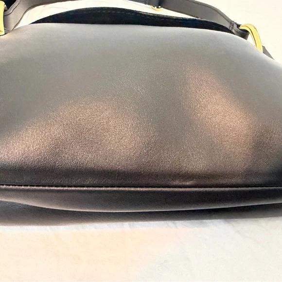 Foldover-Flap Black Leather Shoulder Bag - Picture 2 of 5